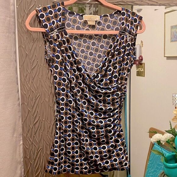 🌷 Michael Kors🌷 Sleeveless Low V Neck Top - Picture 2 of 5